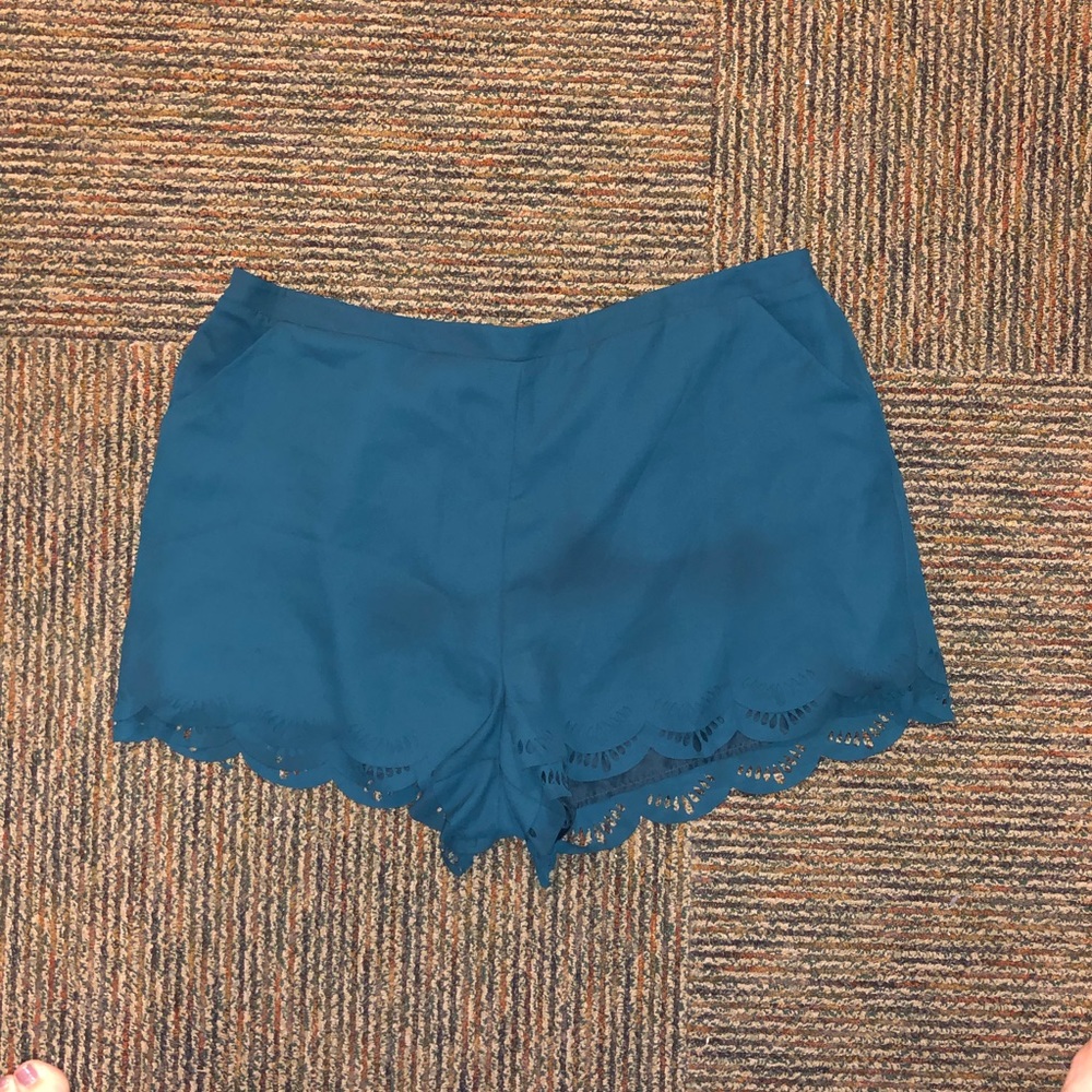Dye cut scalloped teal shorts